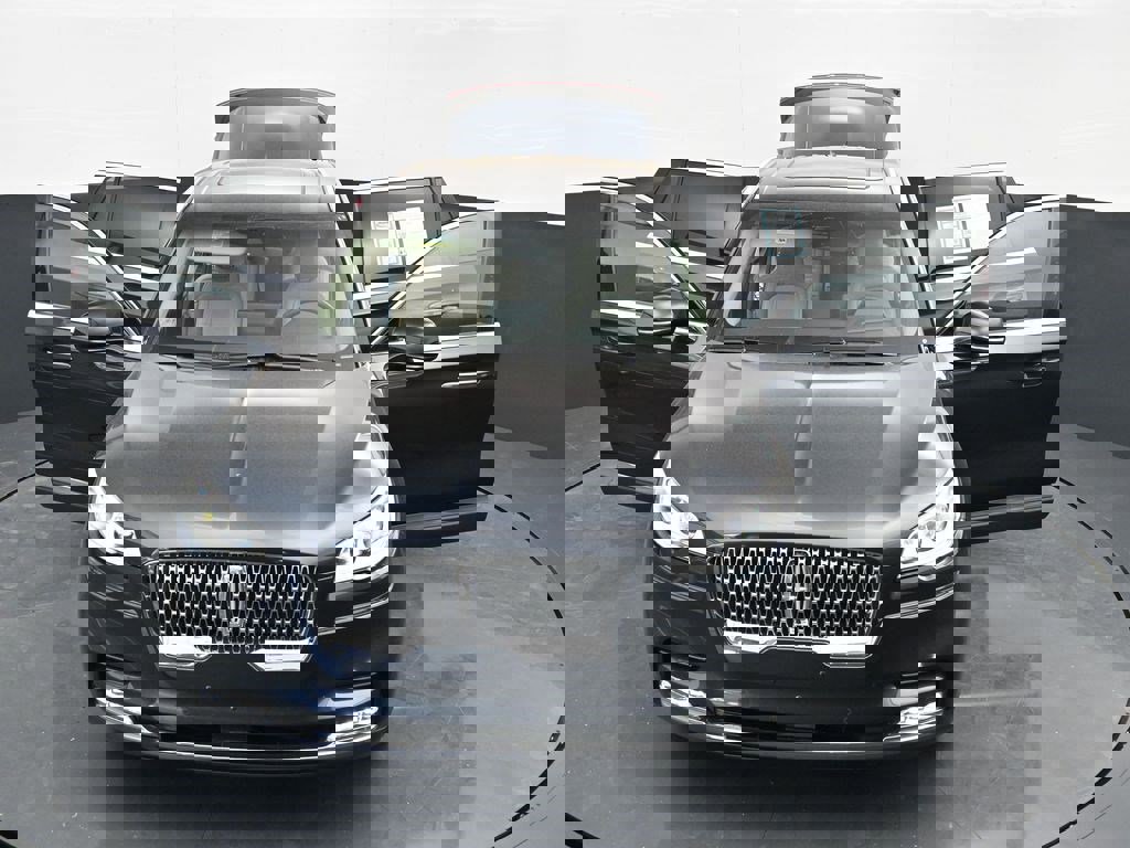 Used 2023 Lincoln Aviator Reserve w/ Equipment Group 201A AWD/4WD image 38