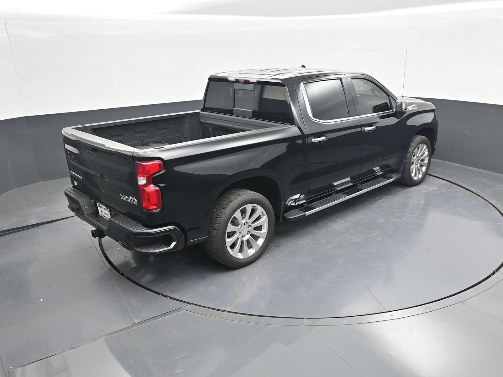 Used 2021 Chevrolet Silverado 1500 High Country w/ Technology Package AWD/4WD image 31