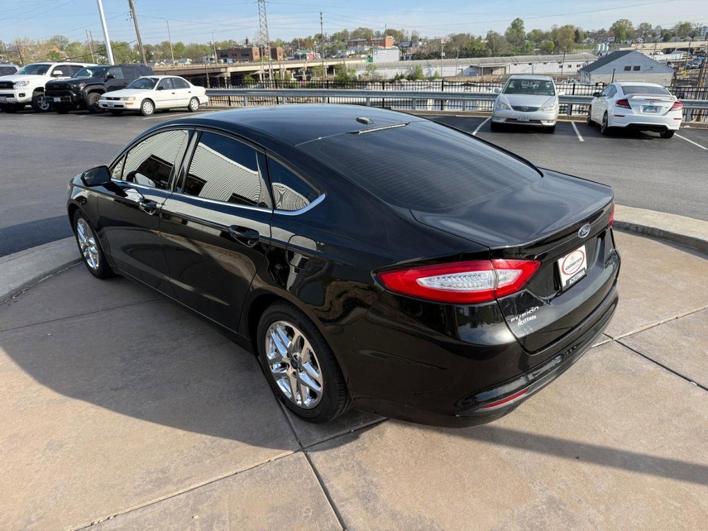 Used 2016 Ford Fusion SE image 7