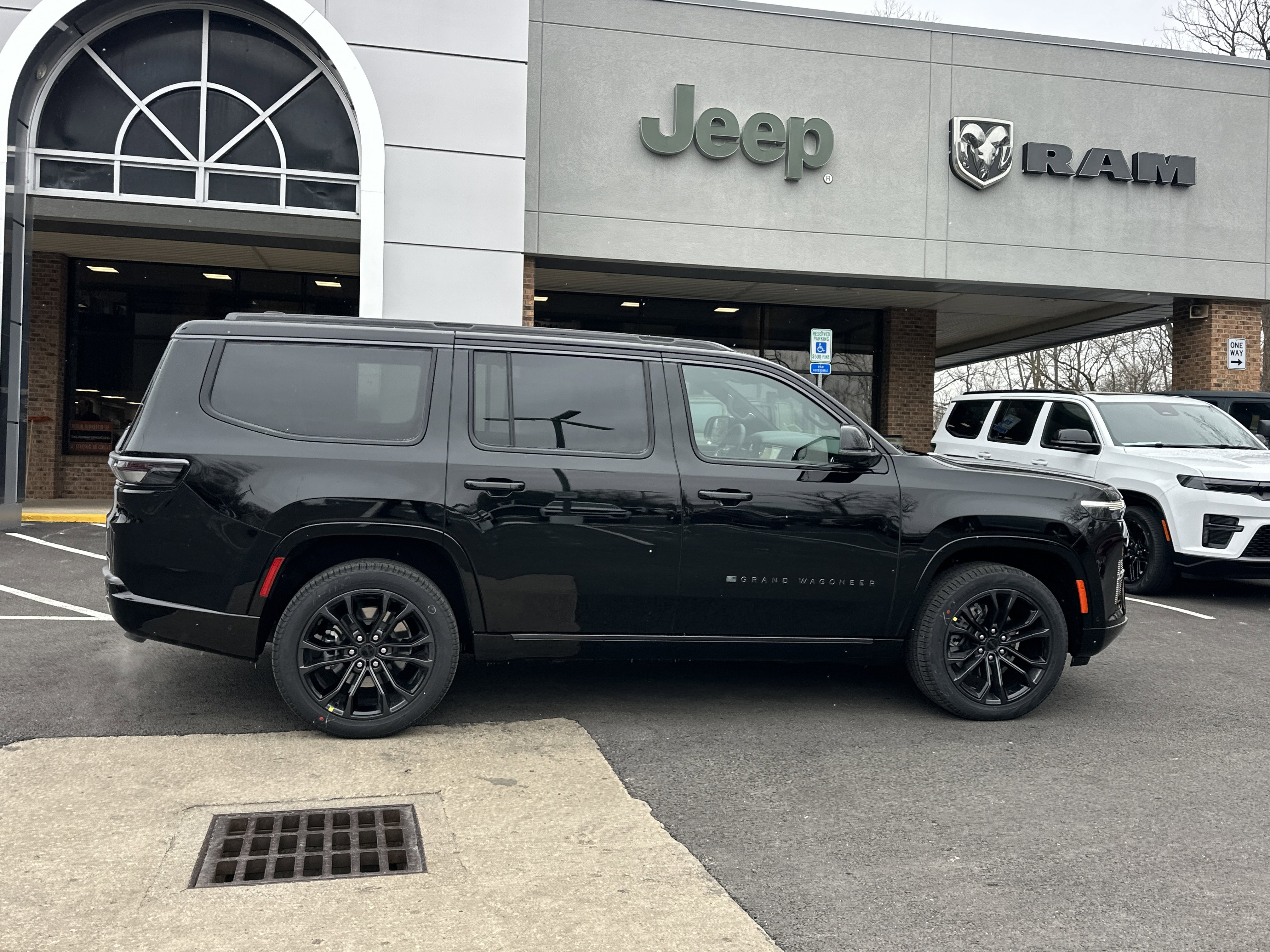 New 2026 Jeep Grand Wagoneer Summit w/ Rear Seat Video Group I image 17