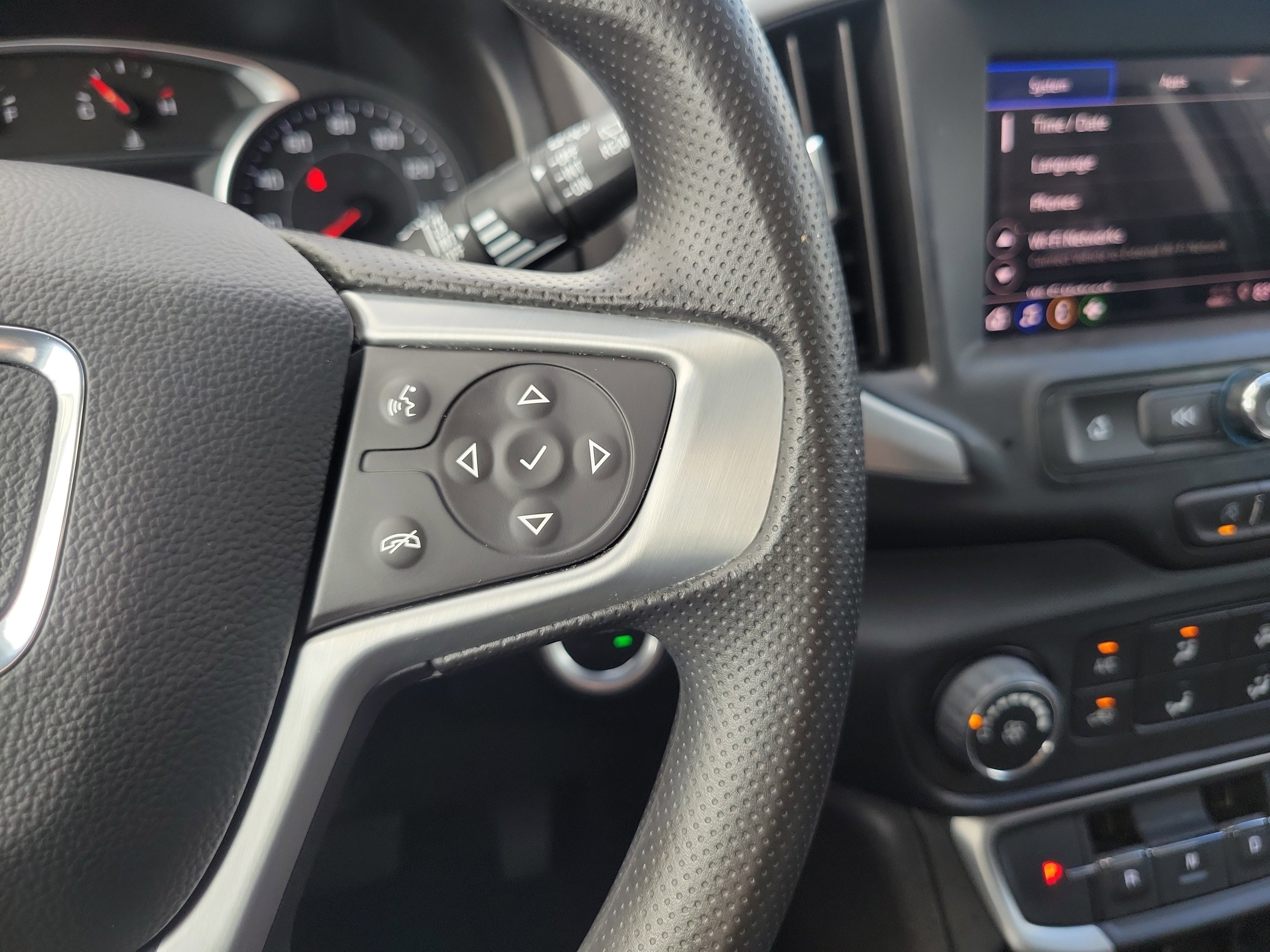 Used 2023 GMC Terrain SLE image 18