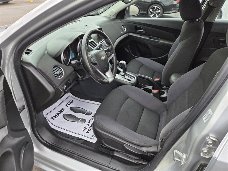 Used 2014 Chevrolet Cruze LT w/ Technology Package FWD image 10
