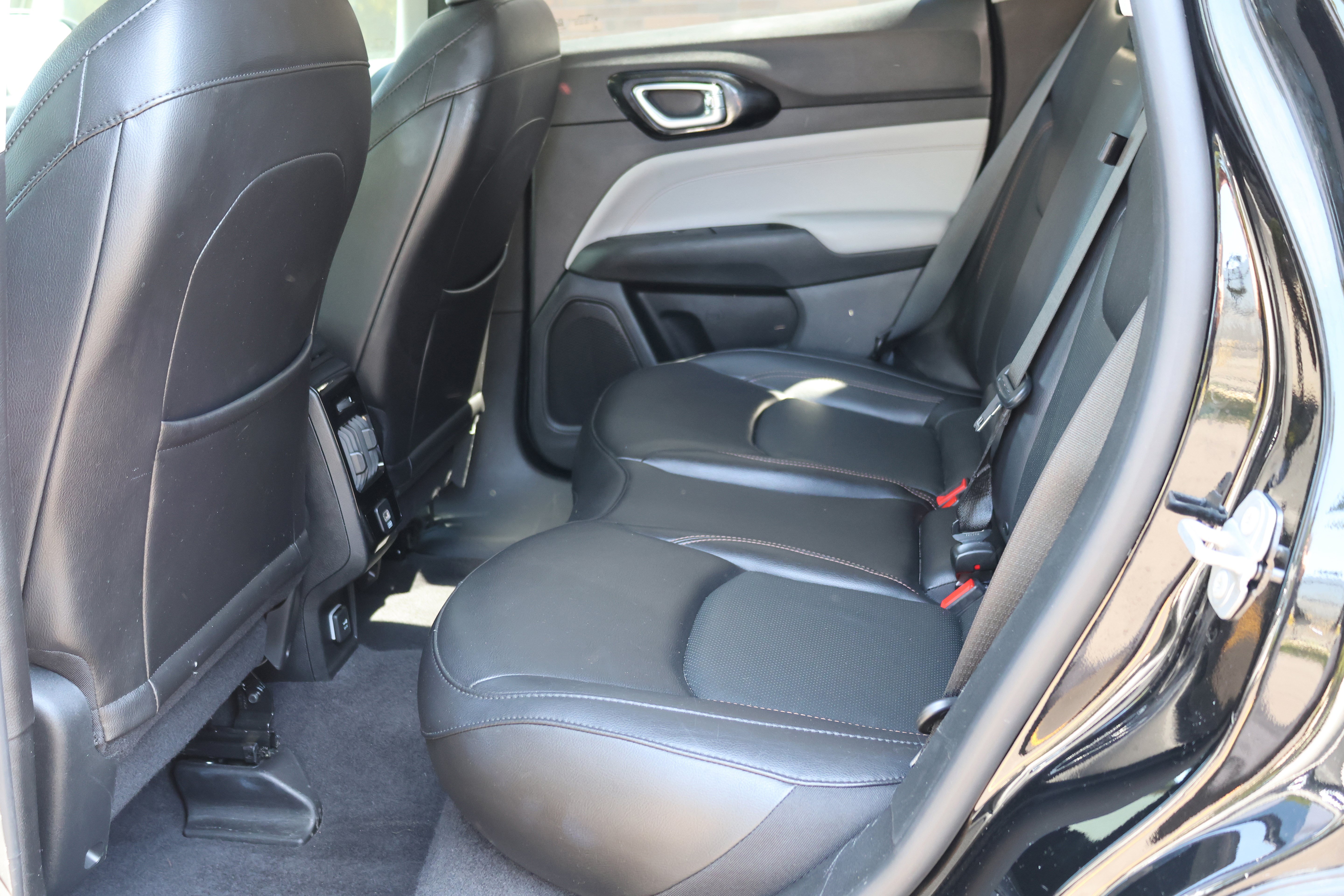Used 2022 Jeep Compass Limited AWD/4WD image 16