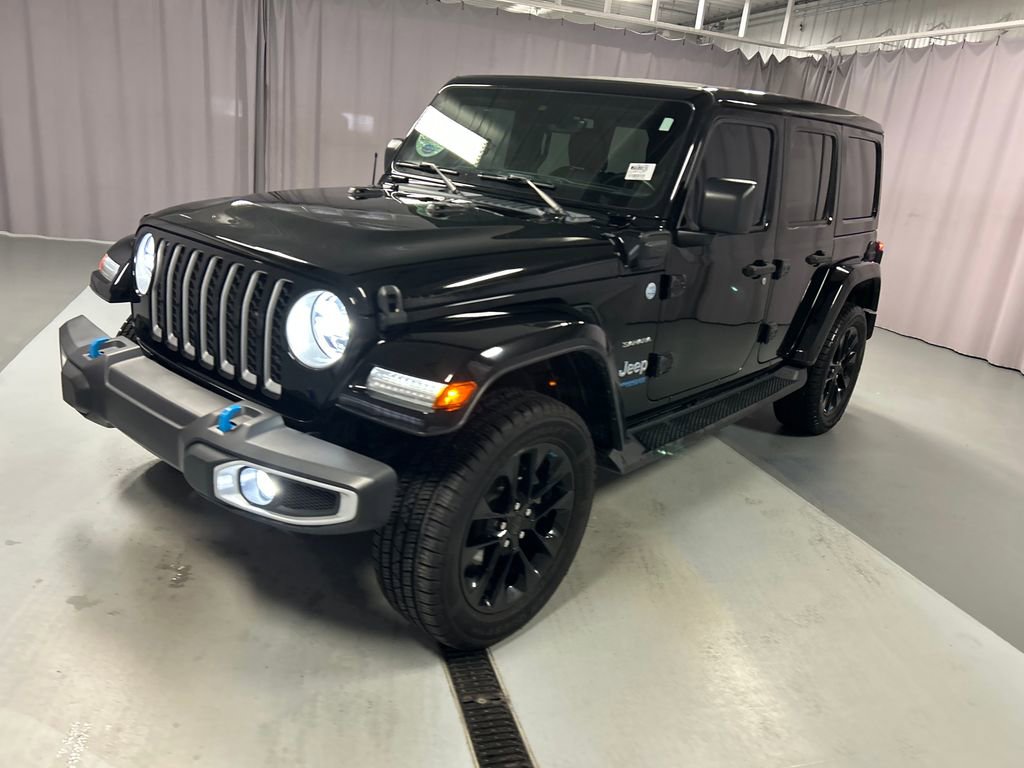 Used 2022 Jeep Wrangler Unlimited Sahara w/ Cold Weather Group AWD/4WD image 3