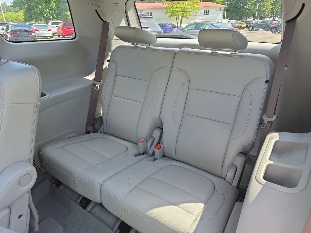 Used 2017 GMC Acadia SLT w/ LPO, Floor Liner Package FWD image 47