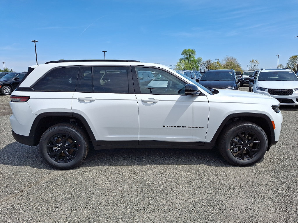 New 2026 Jeep Grand Cherokee Altitude AWD/4WD image 9