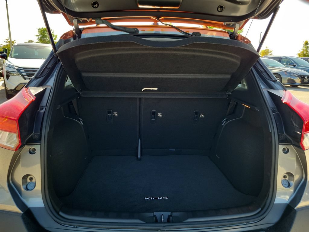 Used 2019 Nissan Kicks SR w/ SR Premium Package FWD image 10