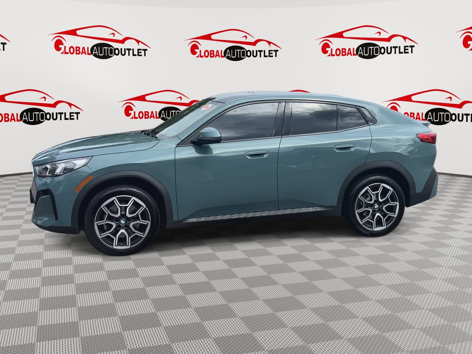 Used 2025 BMW X2 xDrive28i w/ Technology Package AWD/4WD image 5