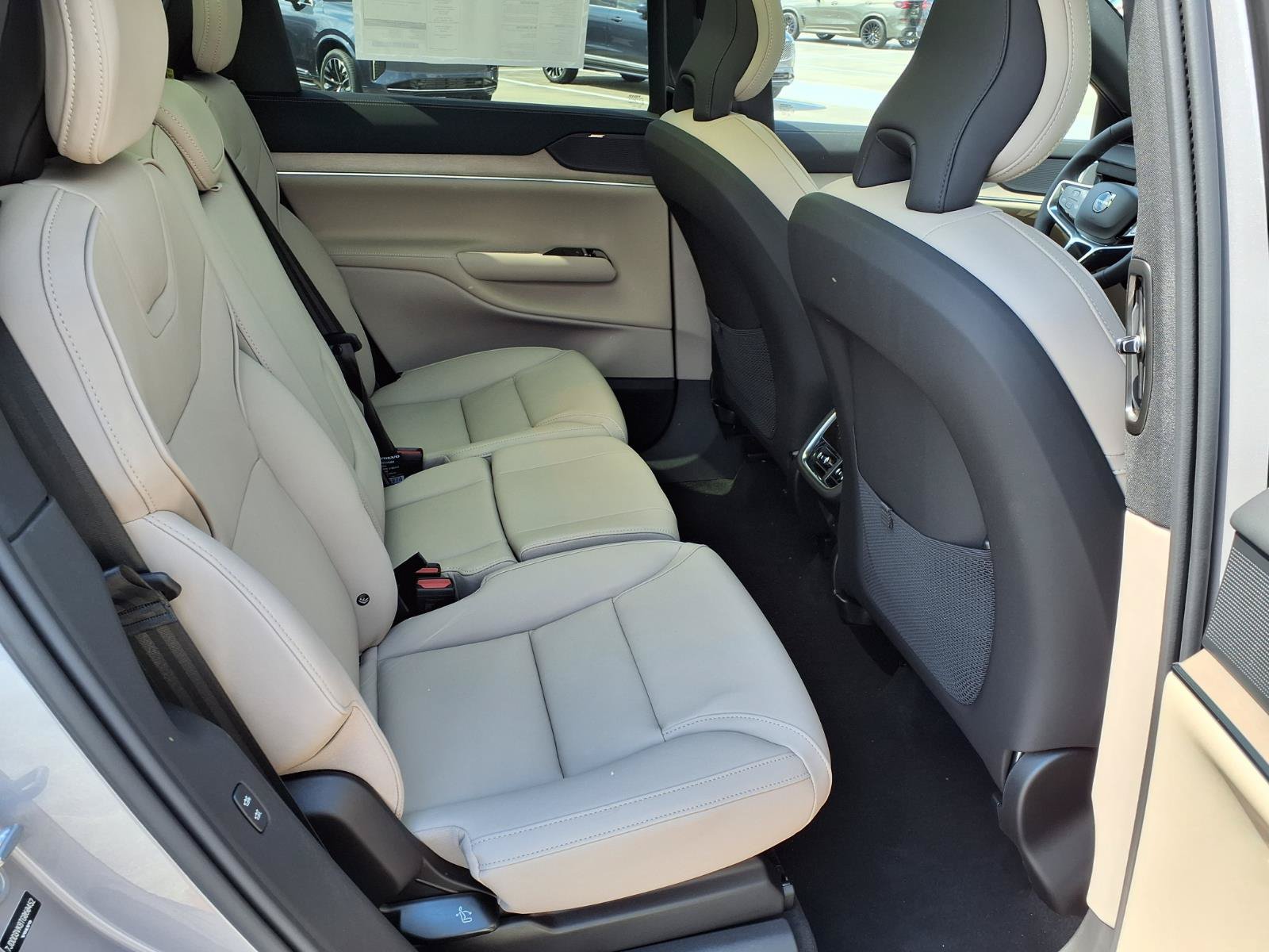 New 2026 Volvo EX90 Plus RWD image 10