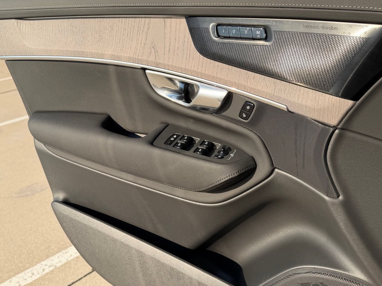 New 2027 Volvo XC90 B6 Ultra AWD/4WD image 13