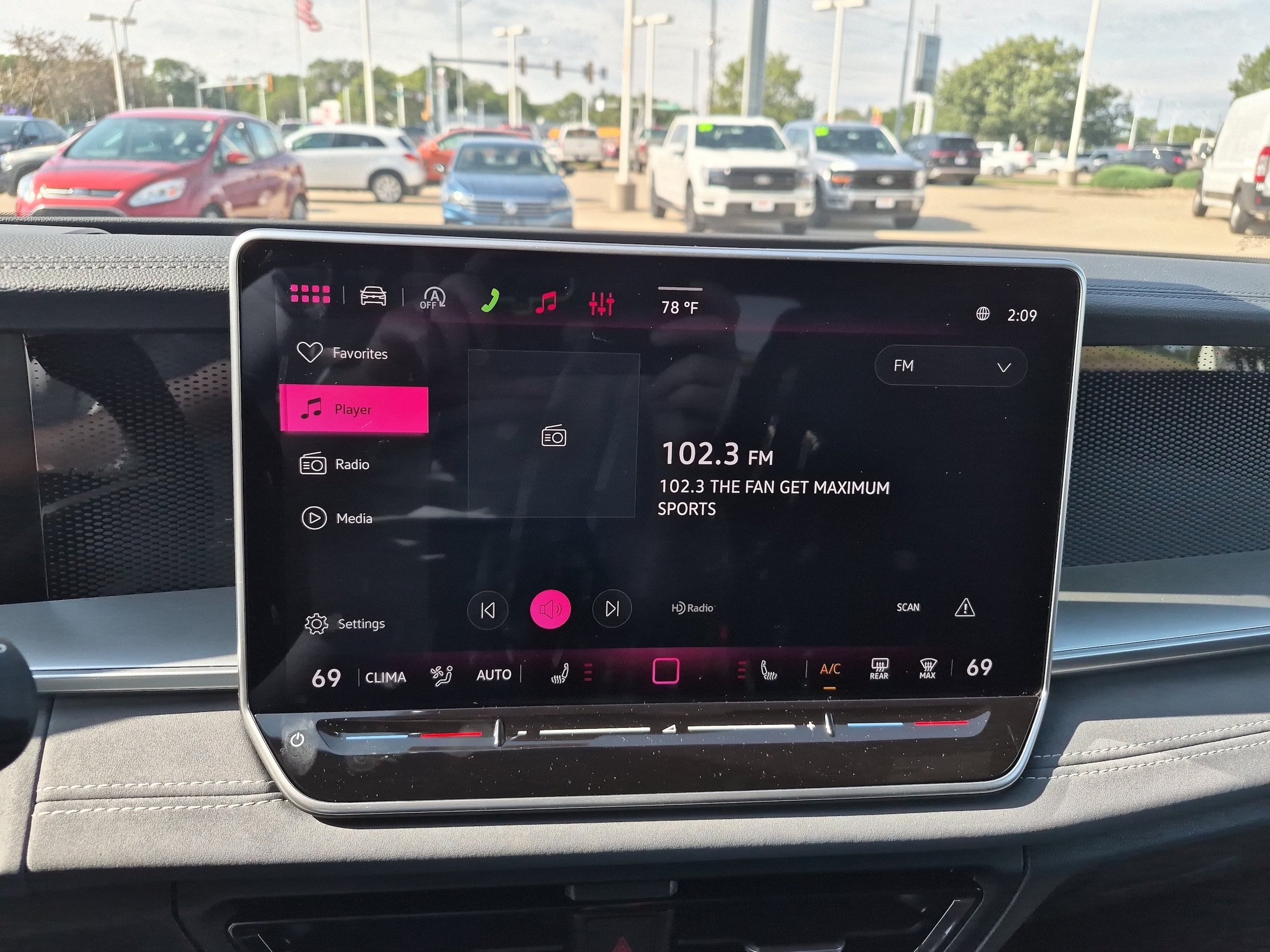 New 2026 Volkswagen Tiguan SE R-Line AWD/4WD image 19