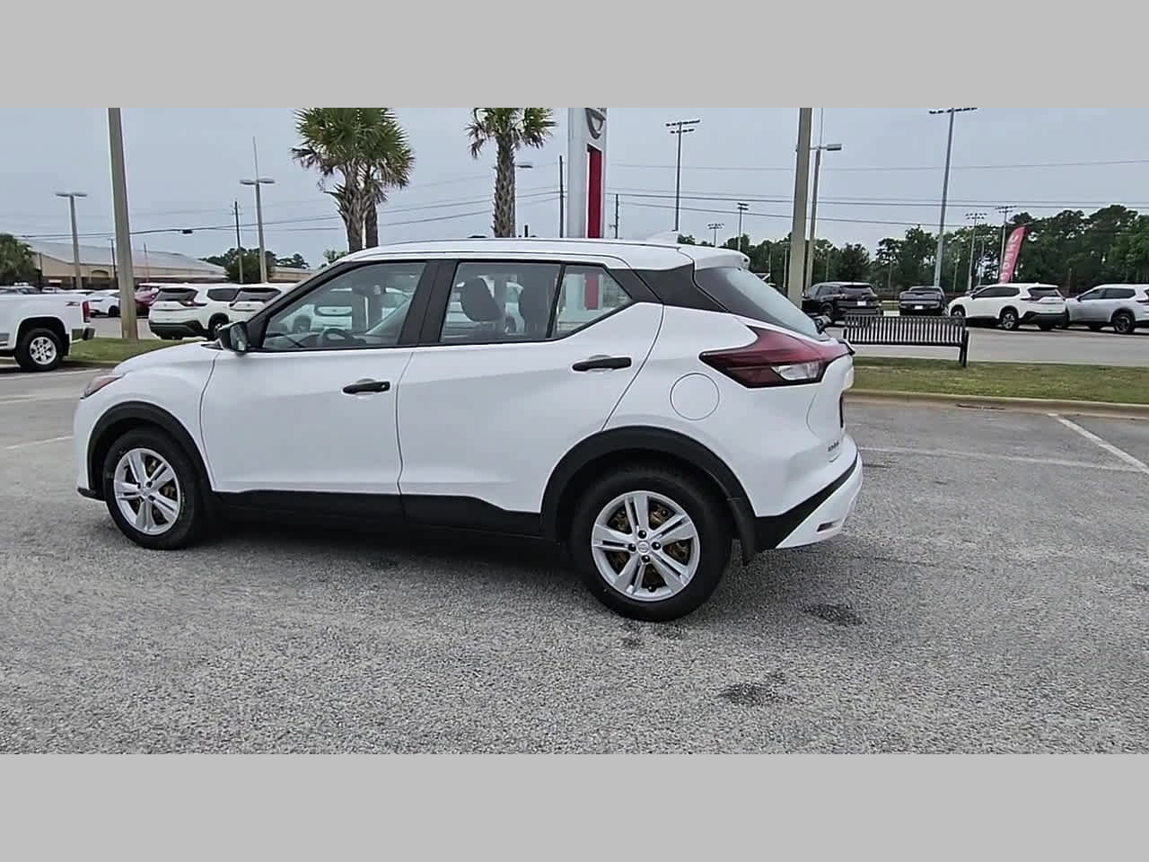 Used 2021 Nissan Kicks S FWD image 27