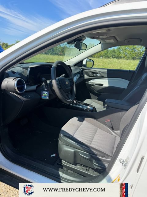 Used 2025 Chevrolet Trax LT FWD image 16