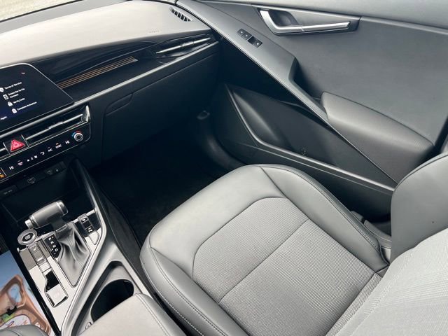 Certified 2025 Kia Niro EX FWD image 15