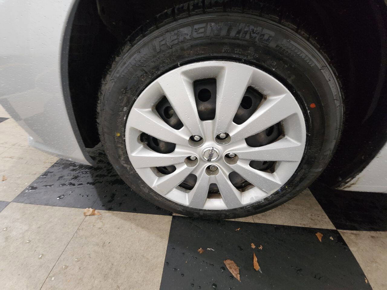 Used 2018 Nissan Sentra S image 38