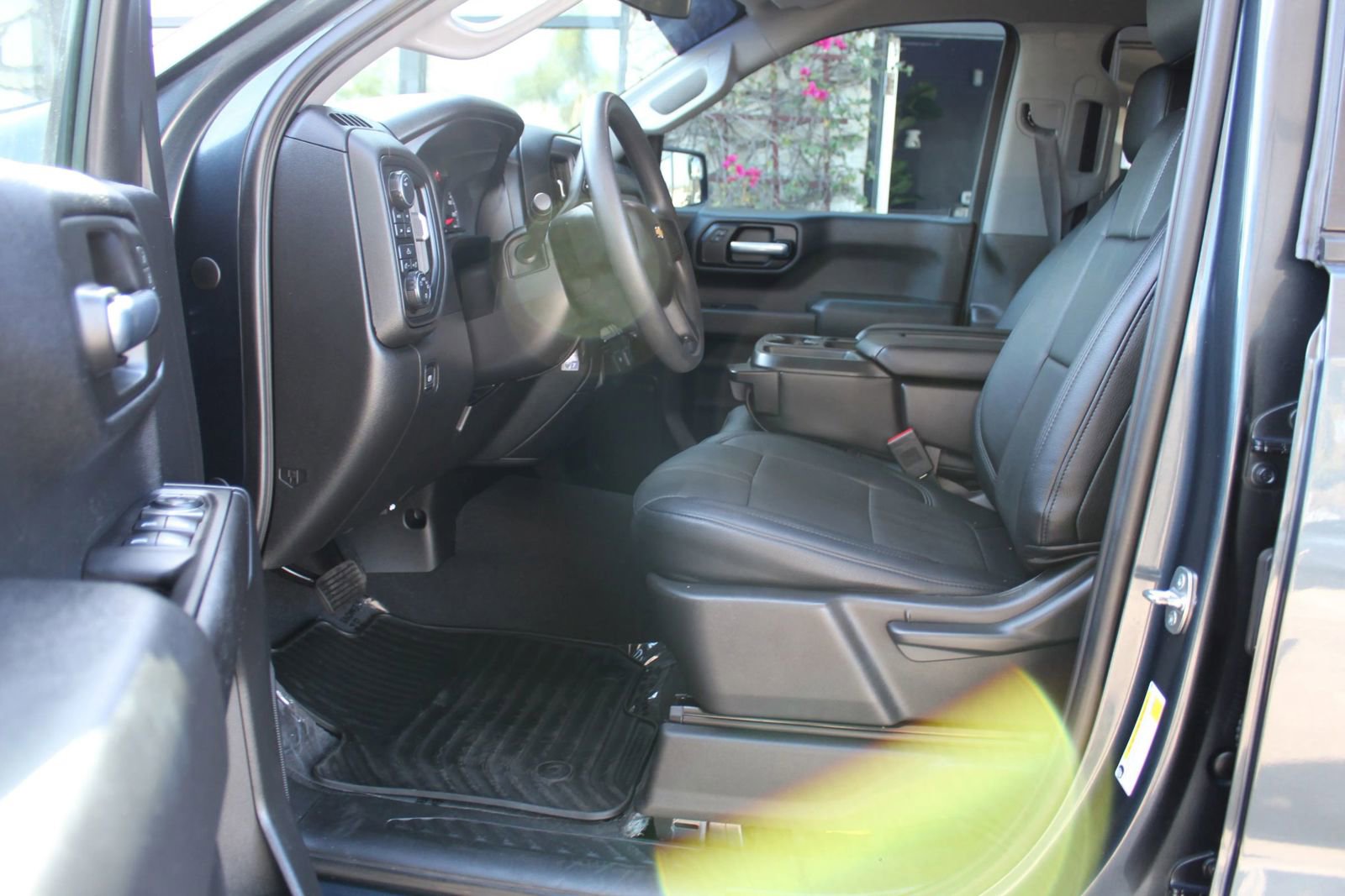 Used 2020 Chevrolet Silverado 1500 Custom w/ Custom Value Package image 9