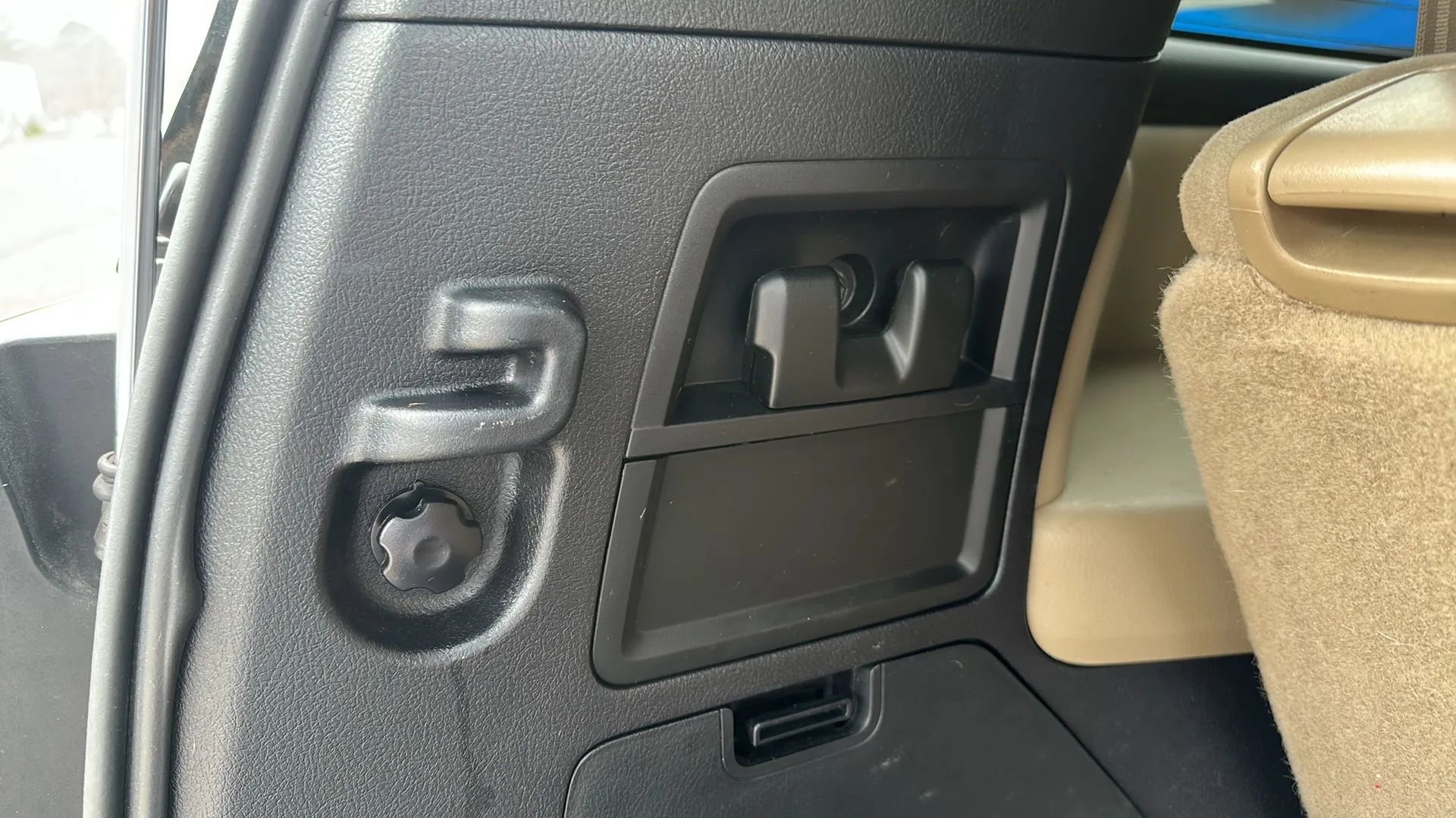 Used 2014 Toyota Sequoia SR5 AWD/4WD image 12