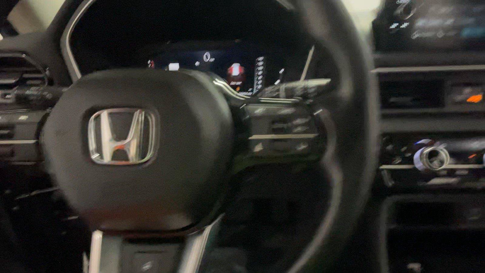 Used 2025 Honda Pilot Elite image 34
