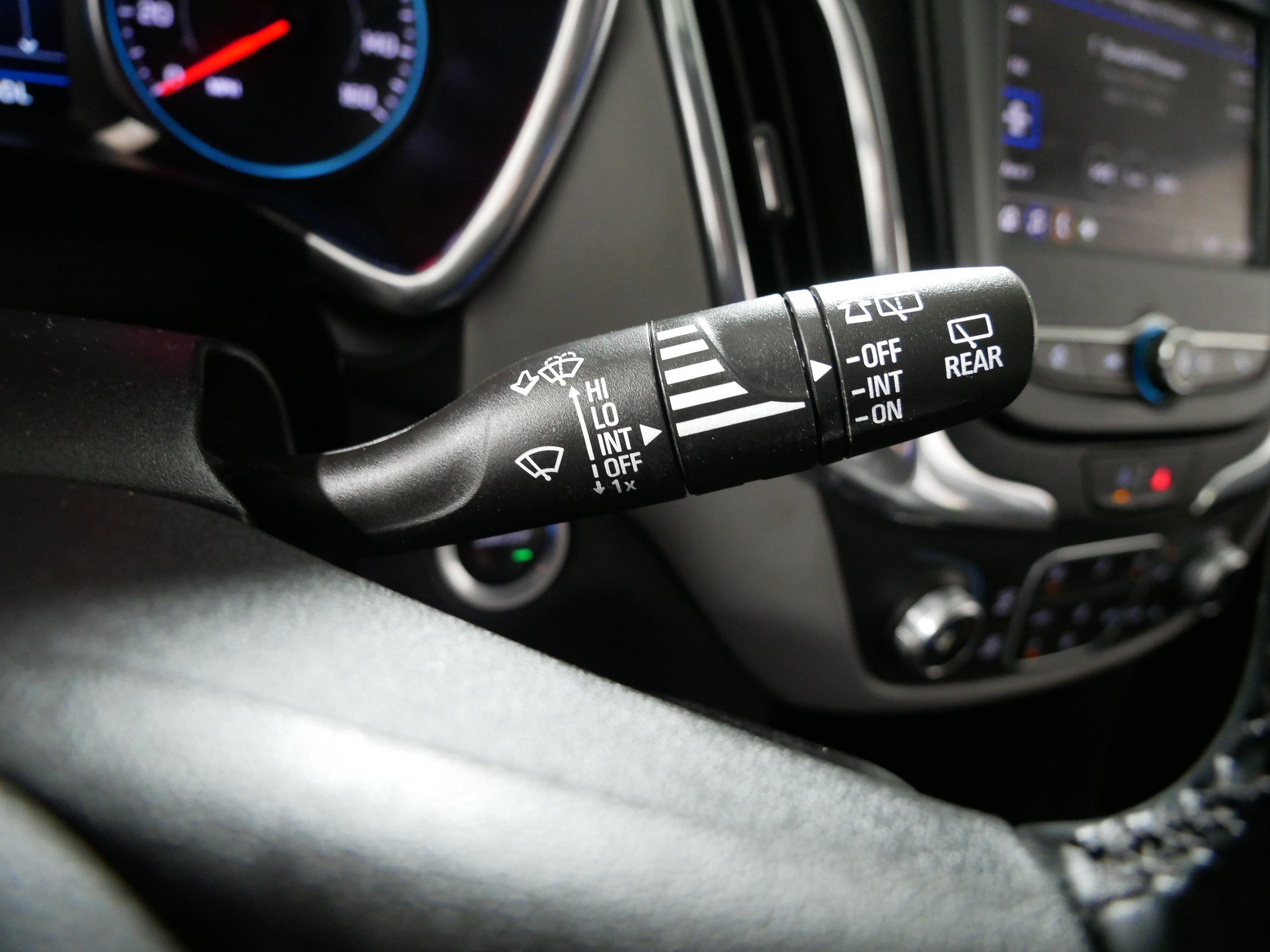 Used 2023 Chevrolet Equinox LT AWD/4WD image 32
