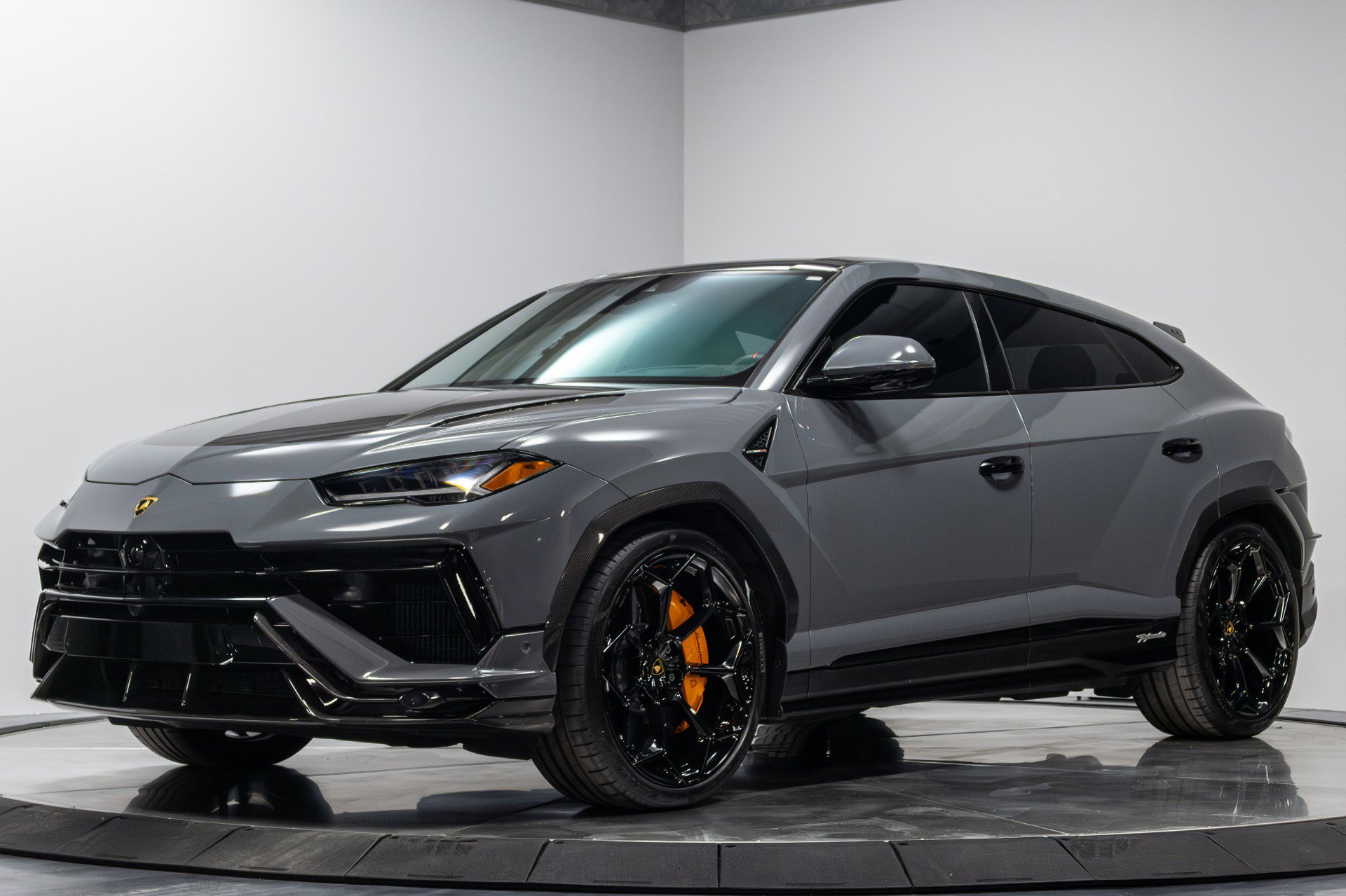 Used 2023 Lamborghini Urus Performante image 2