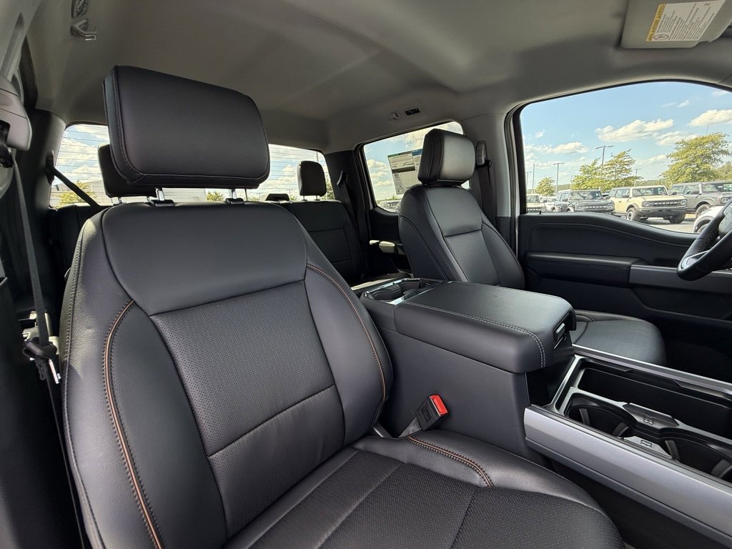 New 2026 Ford F250 Lariat w/ Black Appearance Package image 30