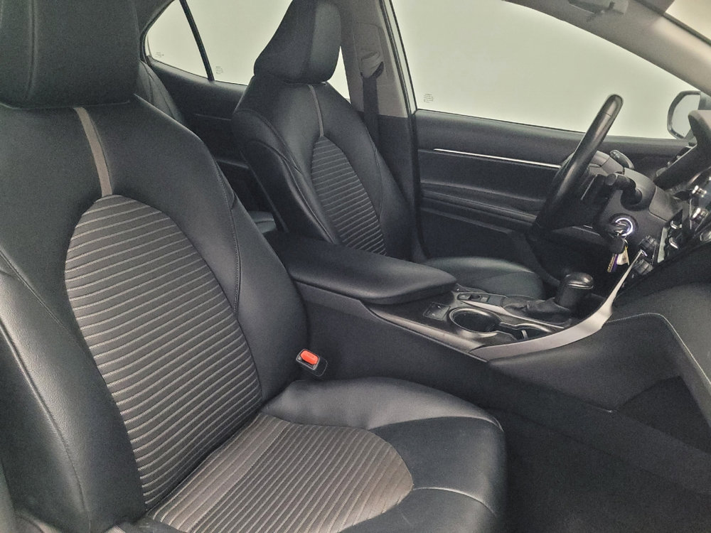 Used 2021 Toyota Camry SE w/ Cold Weather Package image 21