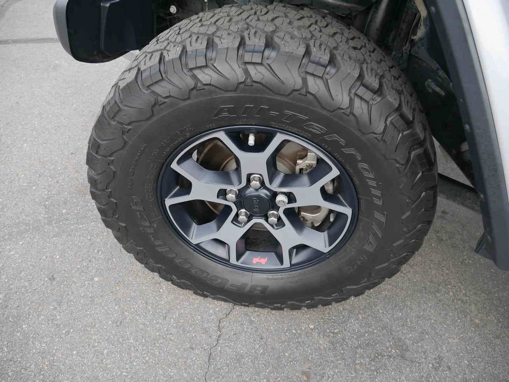 Used 2018 Jeep Wrangler Unlimited Rubicon w/ Dual Top Group image 12