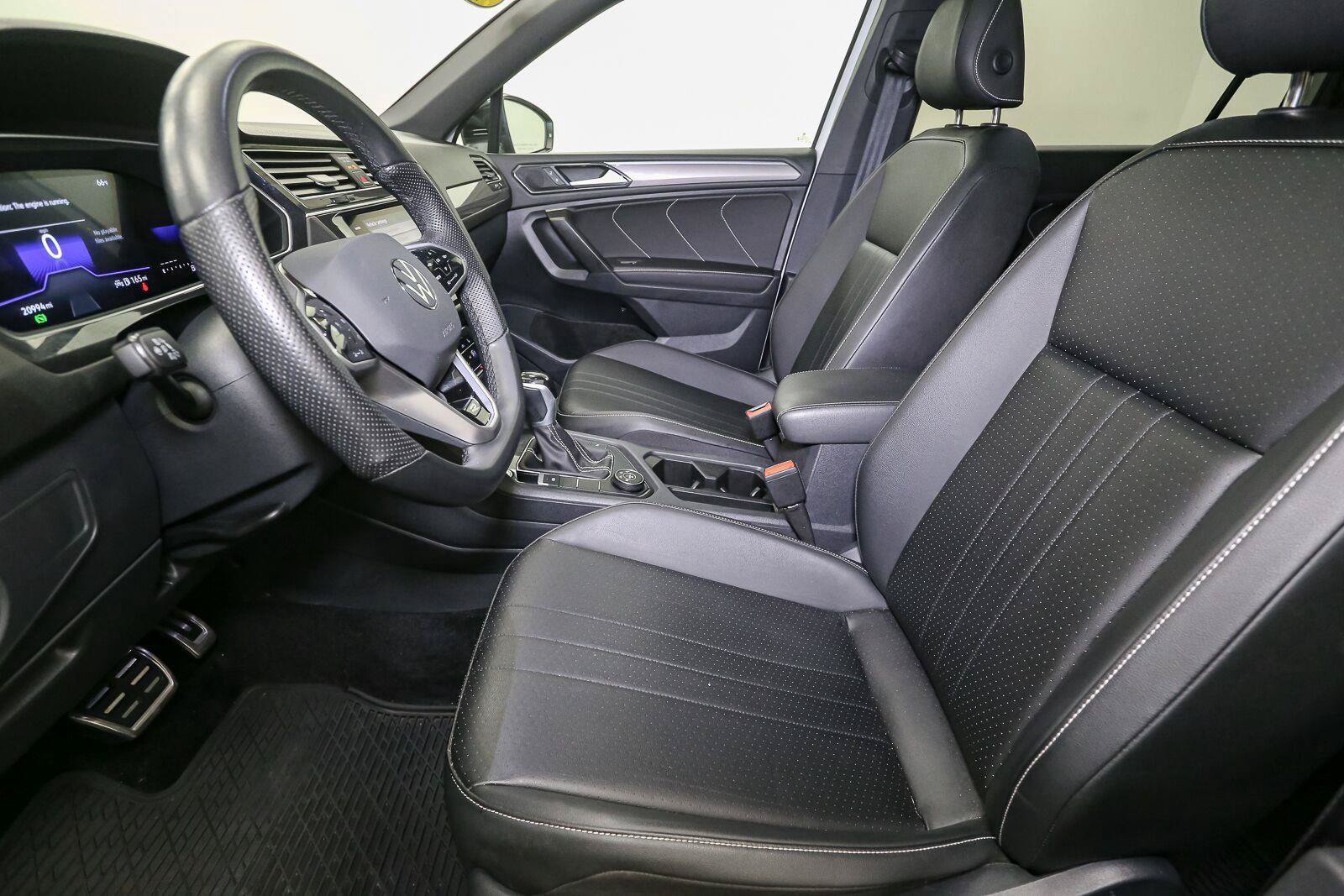 Certified 2024 Volkswagen Tiguan SE R-Line AWD/4WD image 49