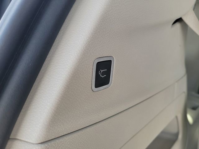 Used 2018 Chrysler Pacifica Touring-L image 8