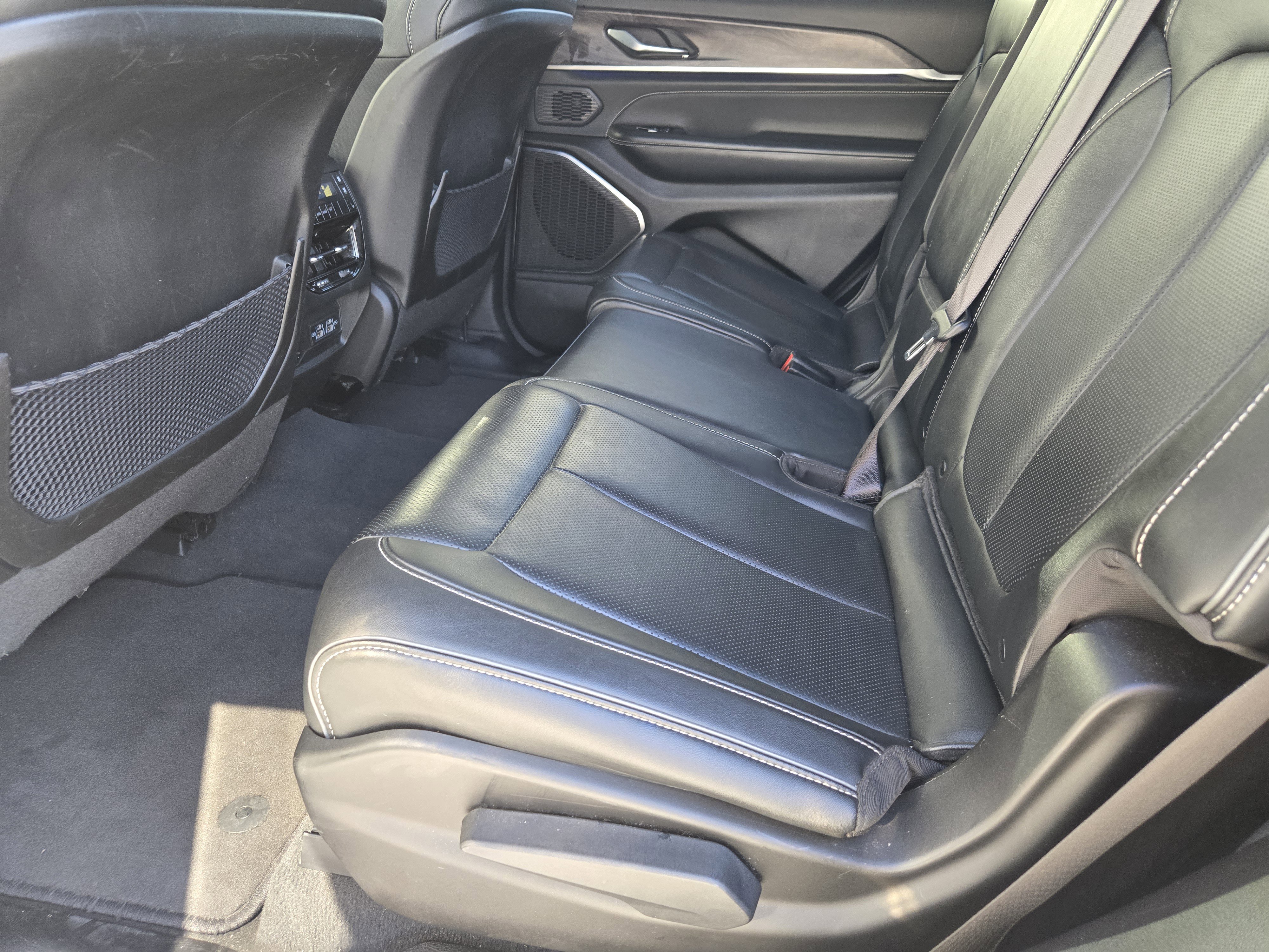 Used 2023 Jeep Grand Cherokee L Overland image 33