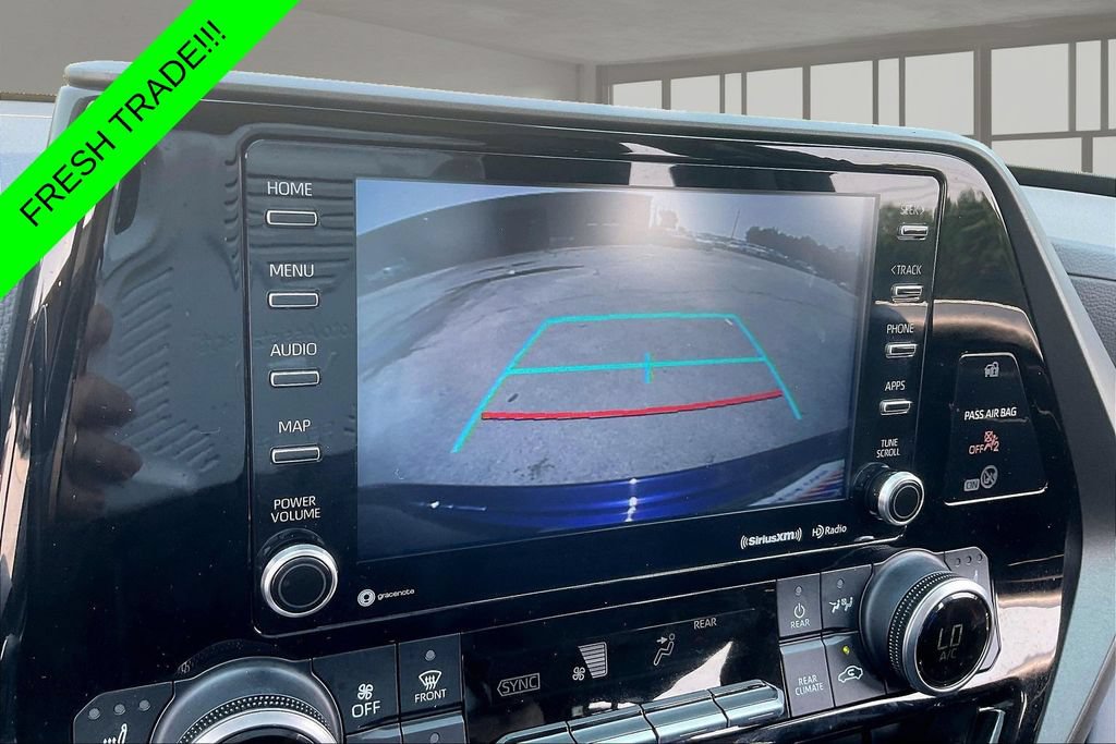 Used 2021 Toyota Highlander XLE AWD/4WD image 14