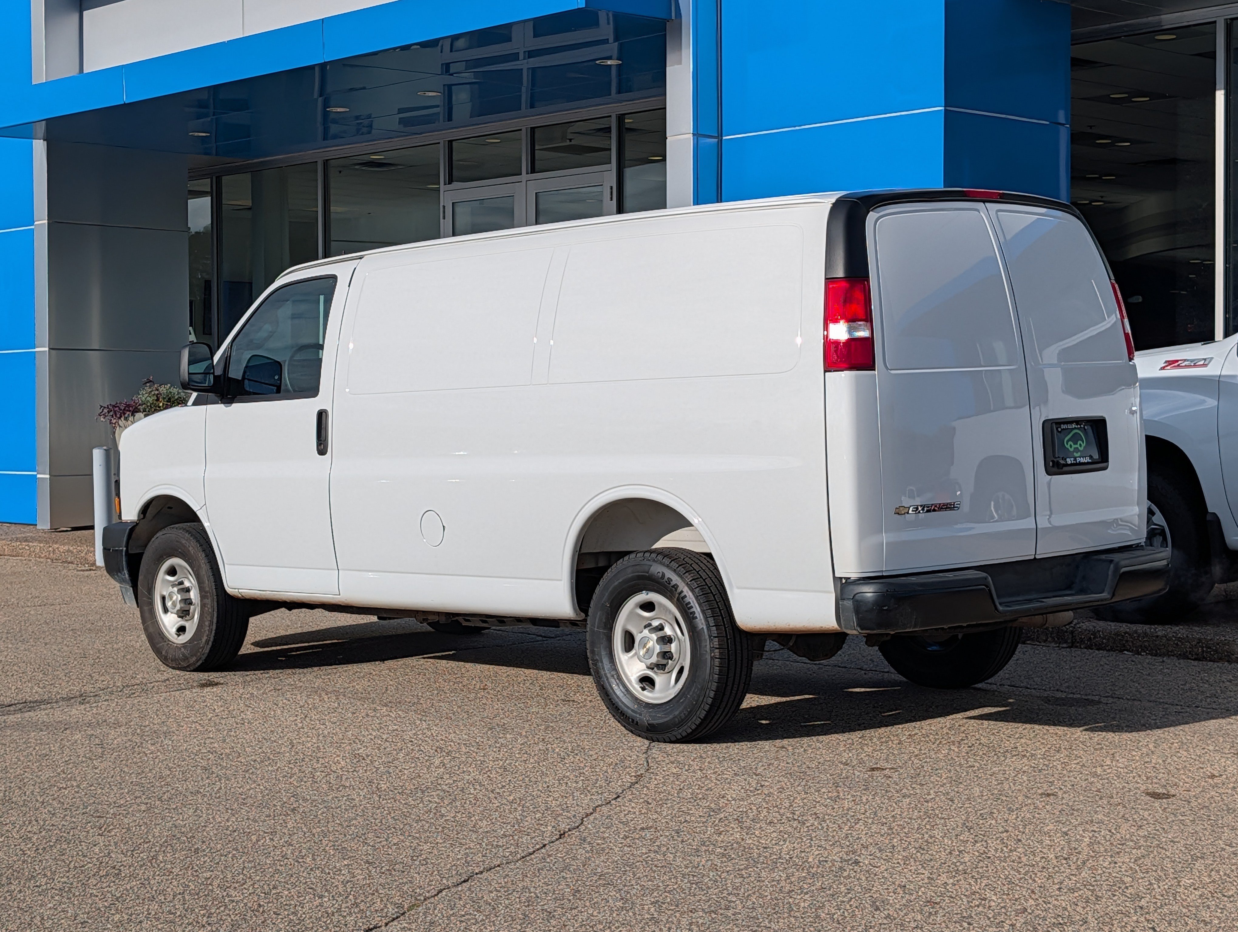 Certified 2025 Chevrolet Express 2500 w/ Driver Convenience Package RWD image 4