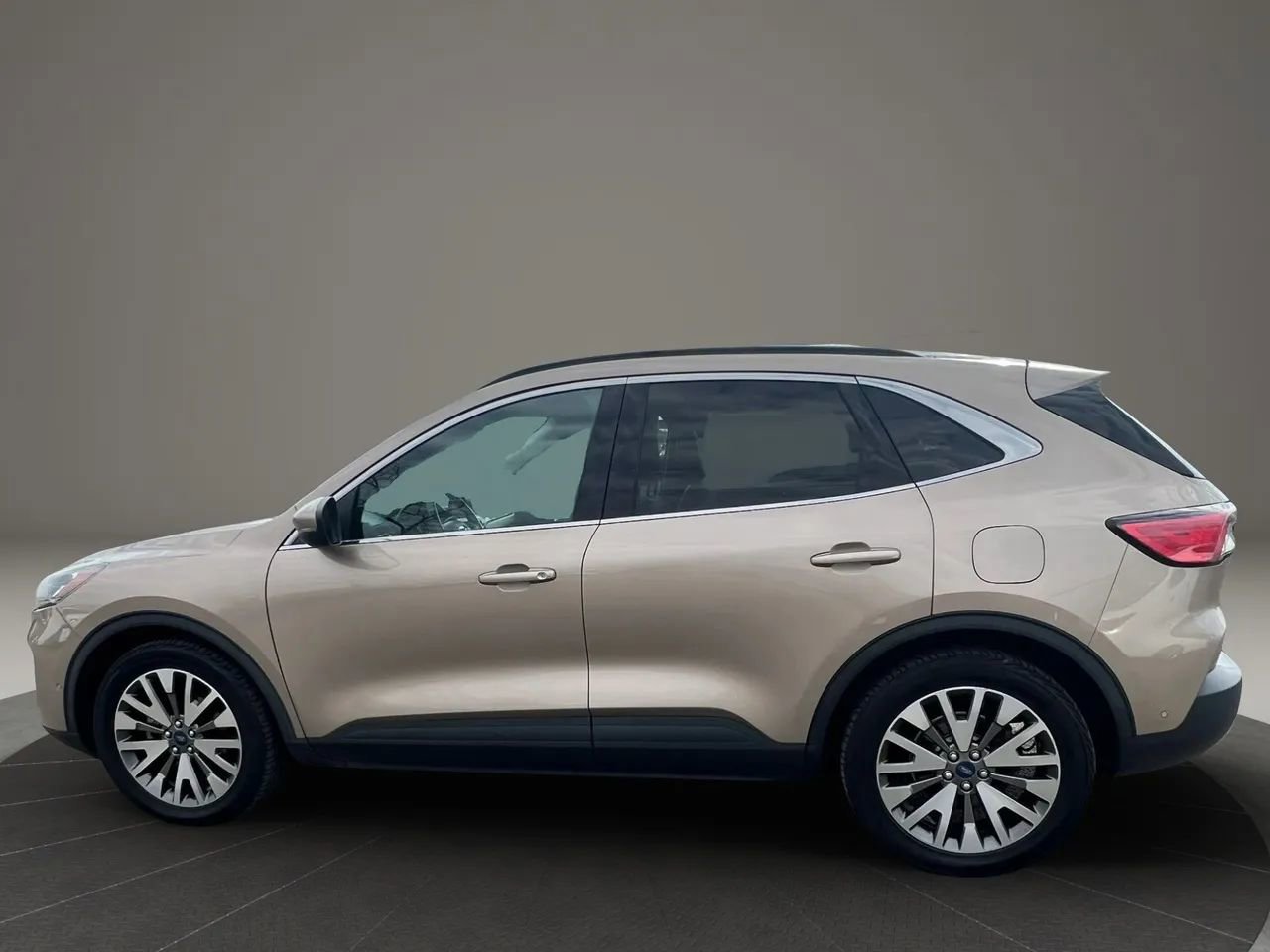 Used 2020 Ford Escape Titanium w/ Titanium Premium Package 2.0 image 8