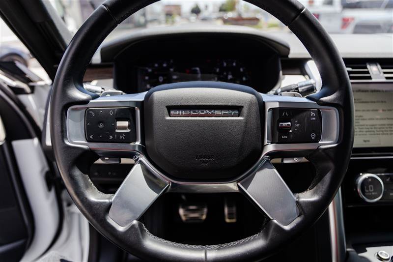 Used 2022 Land Rover Discovery S R-Dynamic AWD/4WD image 13