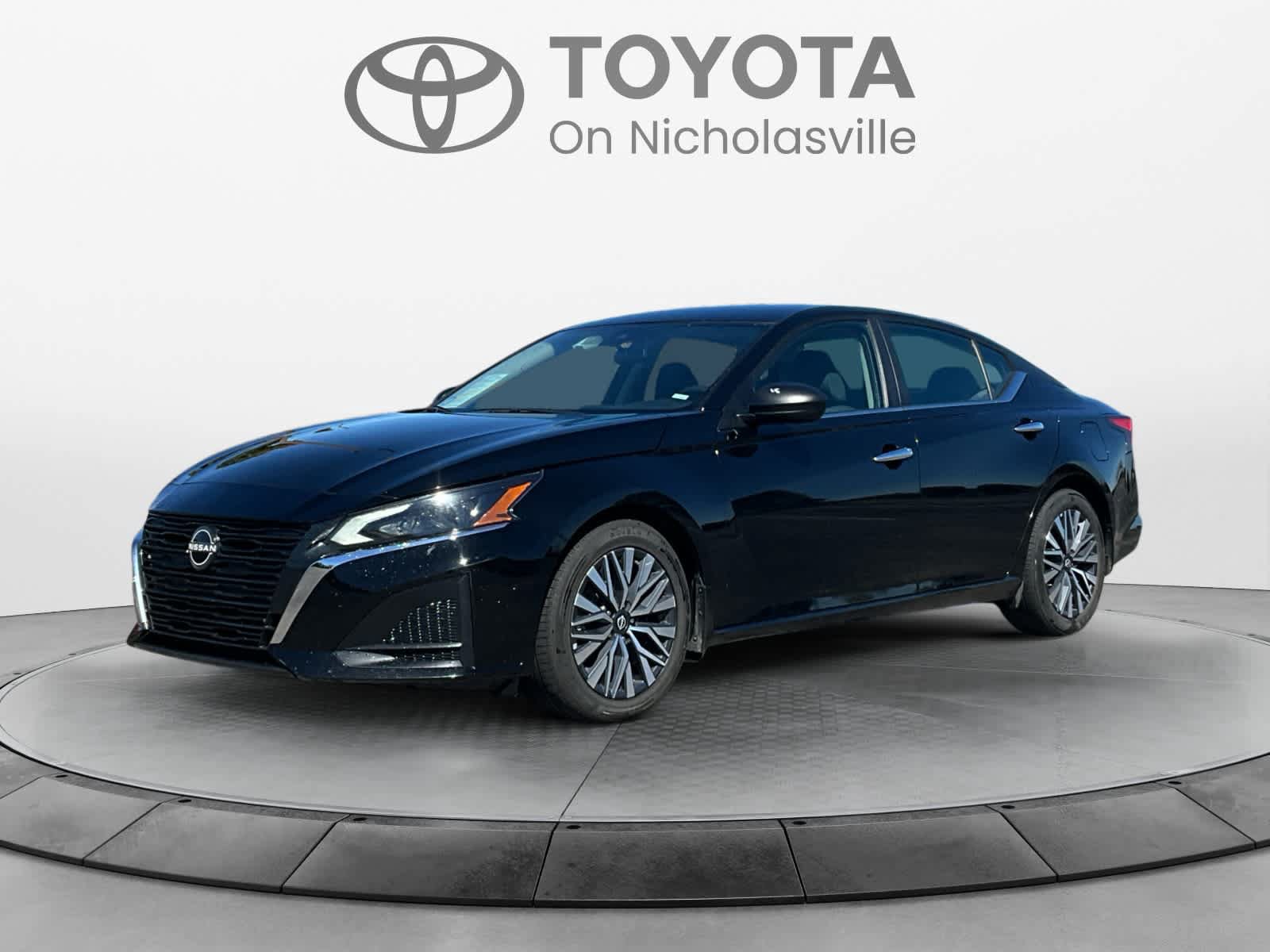 Used 2024 Nissan Altima 2.5 SV FWD image 1
