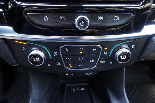 Used 2023 Chevrolet Traverse Premier w/ Redline Edition FWD image 16