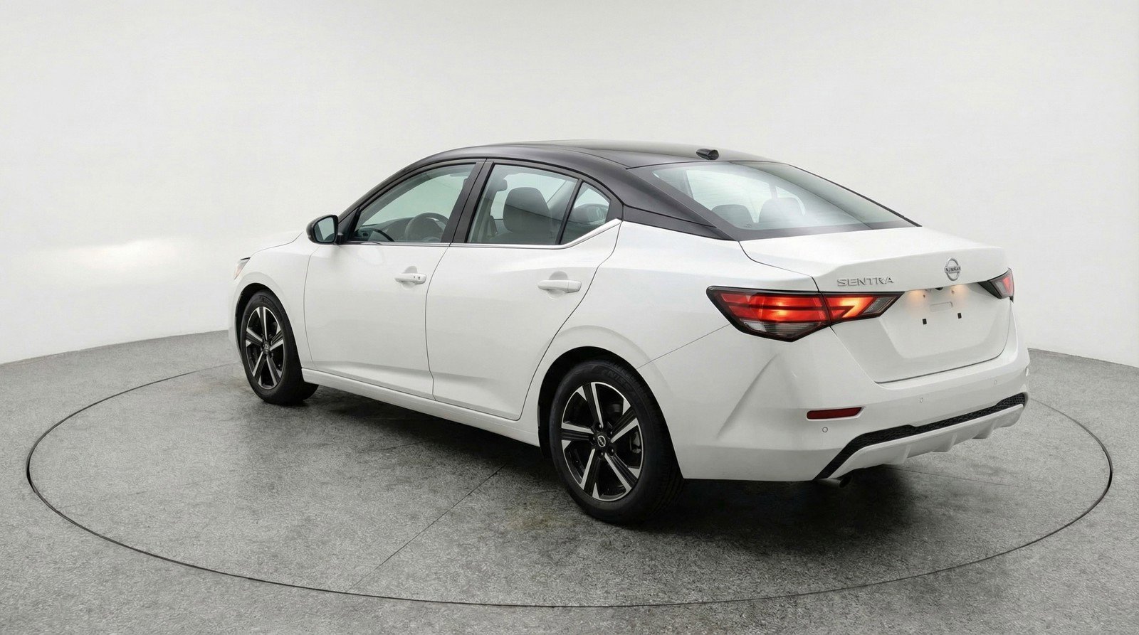 Used 2025 Nissan Sentra SV image 6