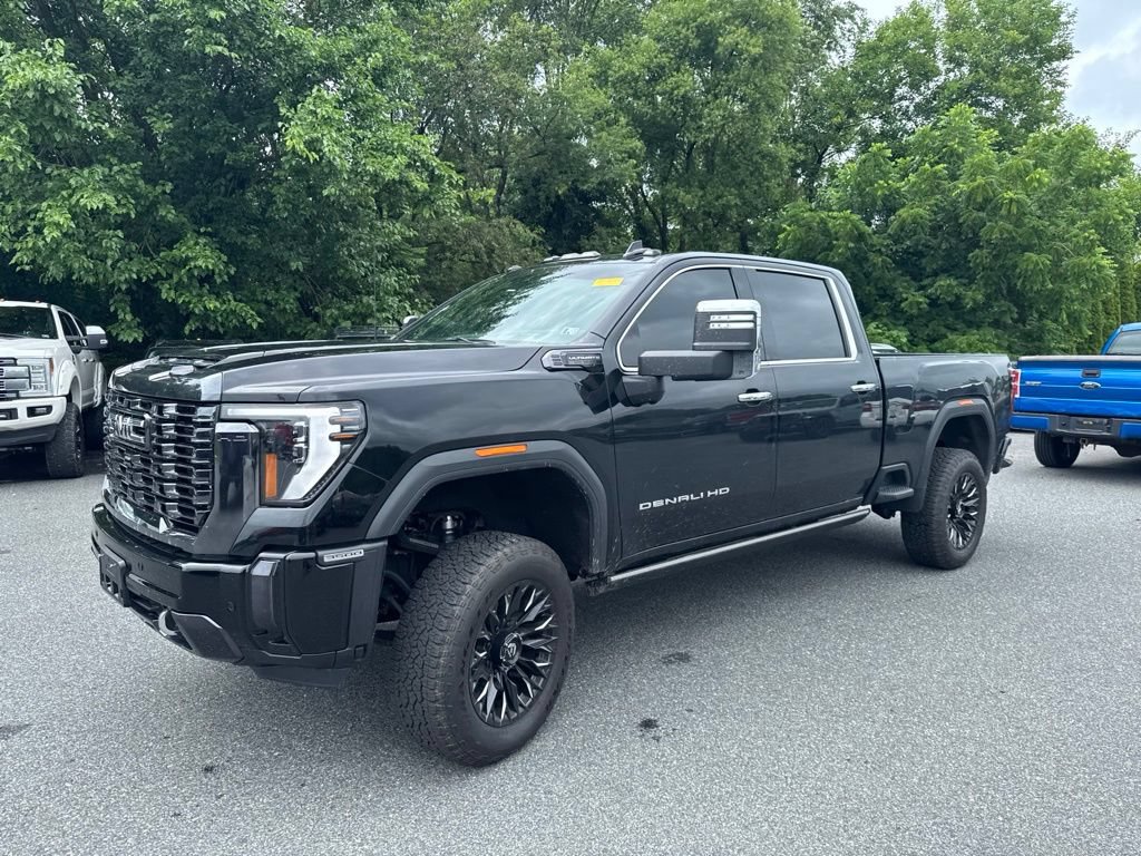 Used 2024 GMC Sierra 3500 Denali Ultimate AWD/4WD image 3