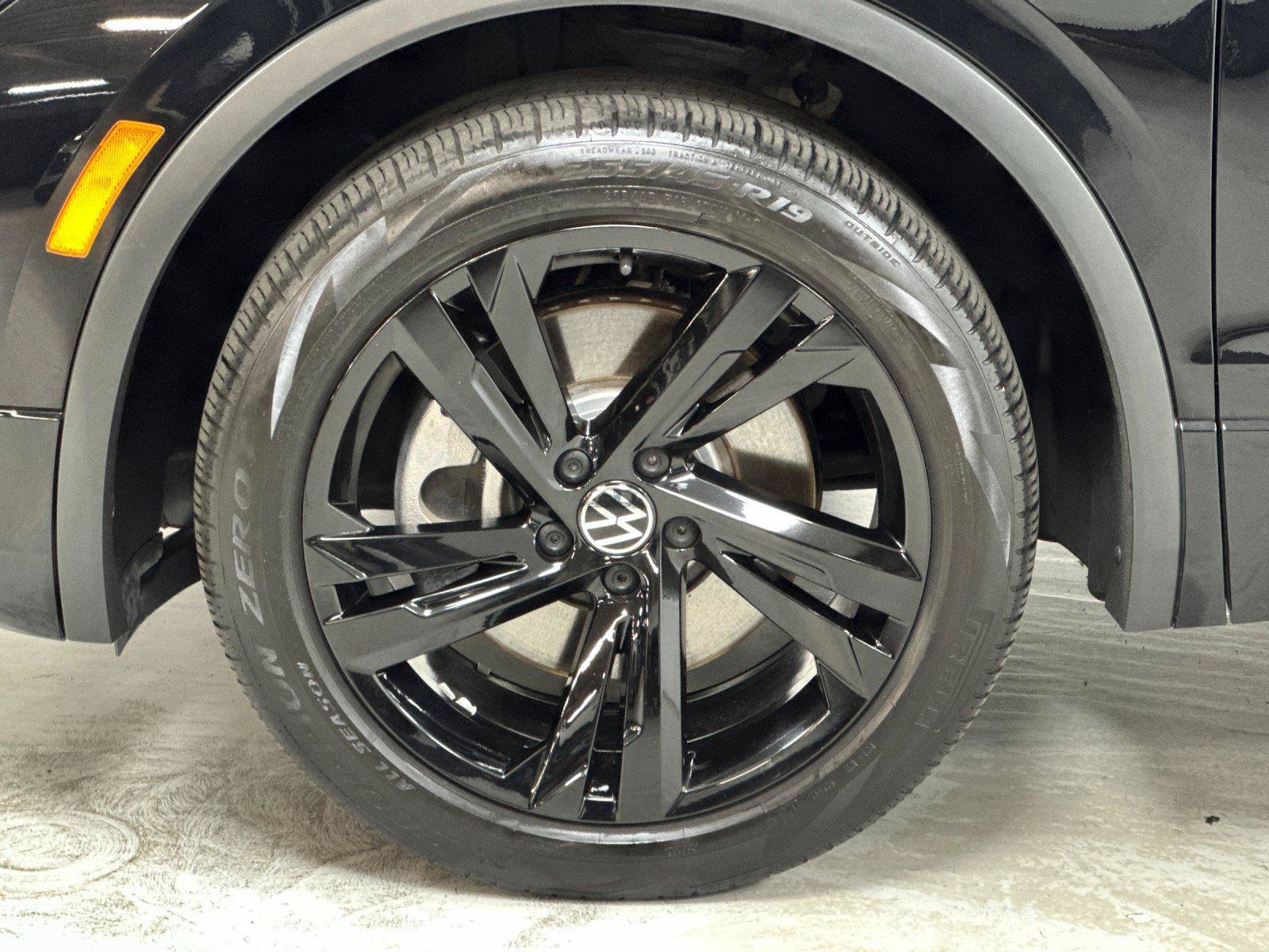 Used 2023 Volkswagen Tiguan SE R-Line FWD image 24