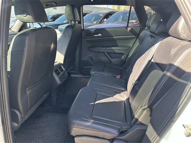 Used 2020 Volkswagen Atlas Cross Sport SE w/ Panoramic Sunroof Package image 15