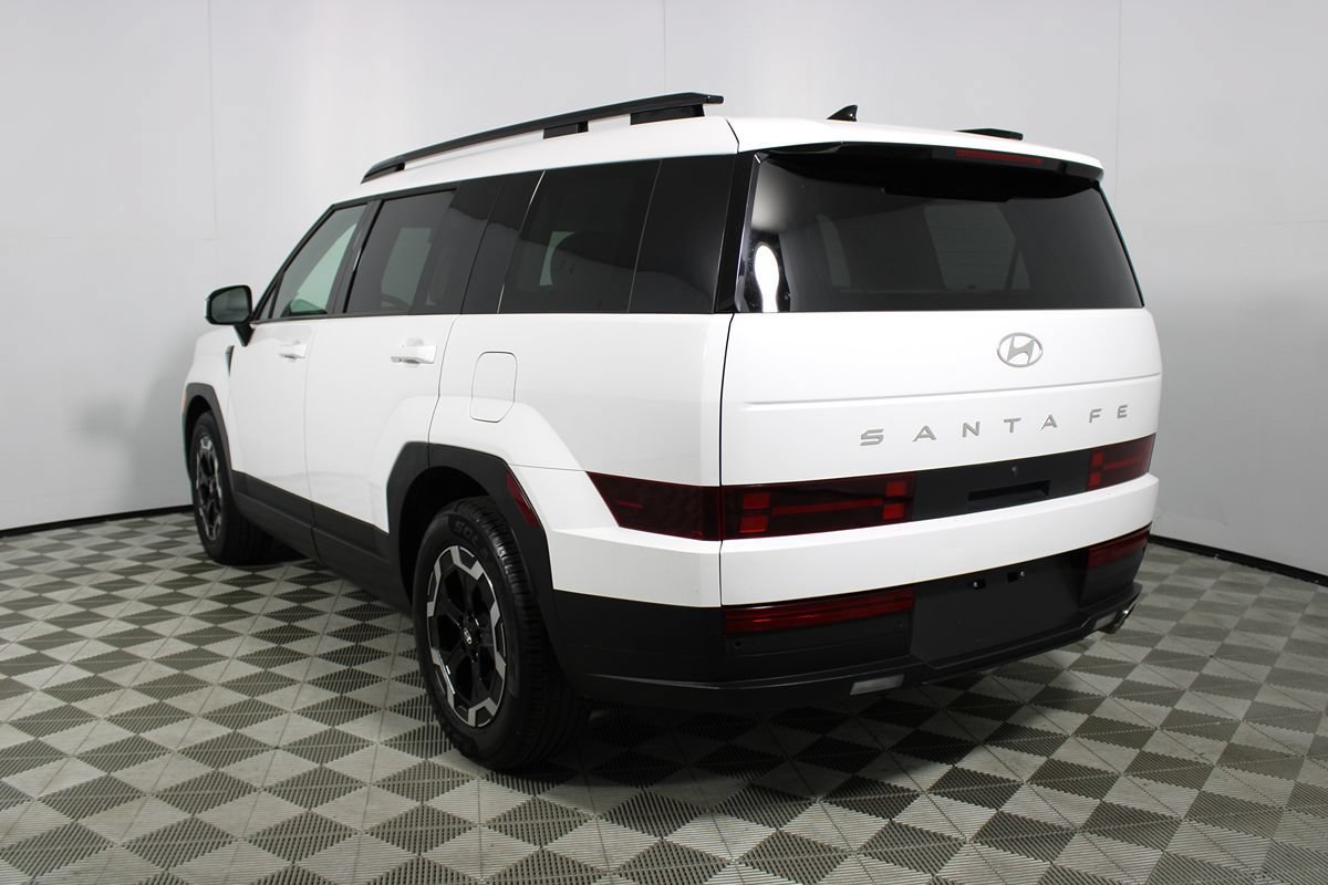 Used 2024 Hyundai Santa Fe SEL FWD image 4