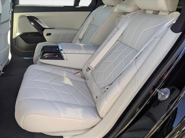 Used 2024 BMW i7 M70 w/ Premium Package image 16