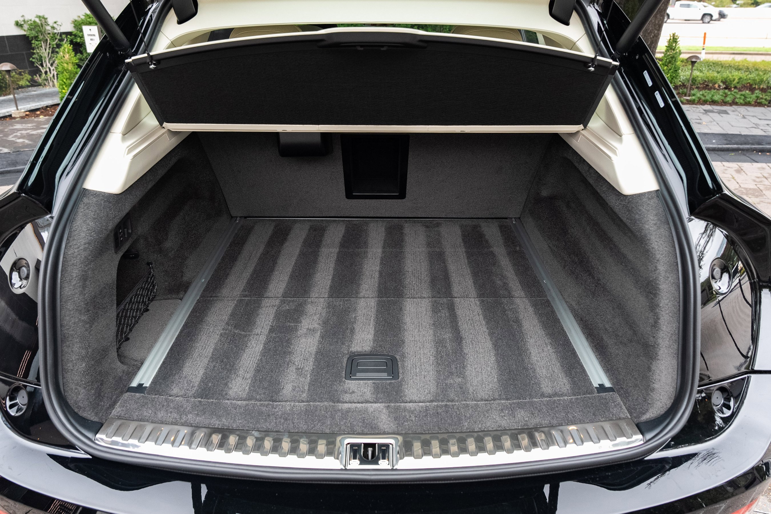 Used 2024 Bentley Bentayga Extended Wheelbase image 39