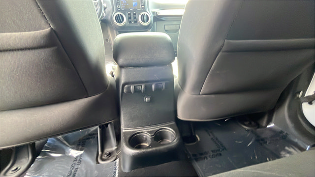 Used 2018 Jeep Wrangler Unlimited Sahara AWD/4WD image 24