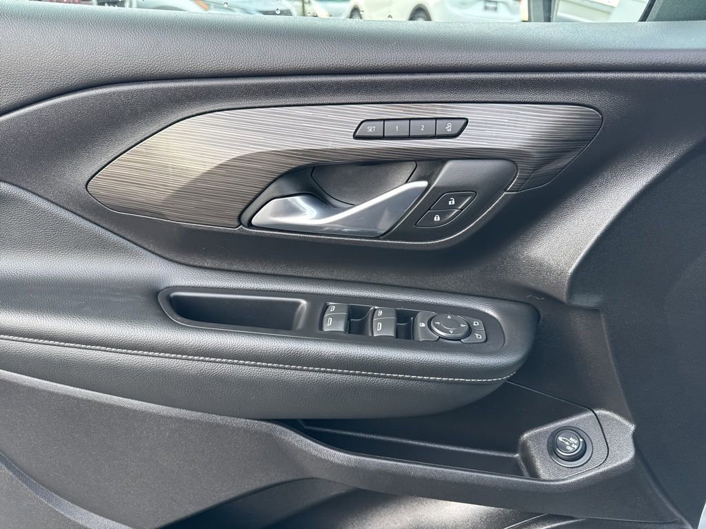 Used 2024 GMC Terrain SLT image 11