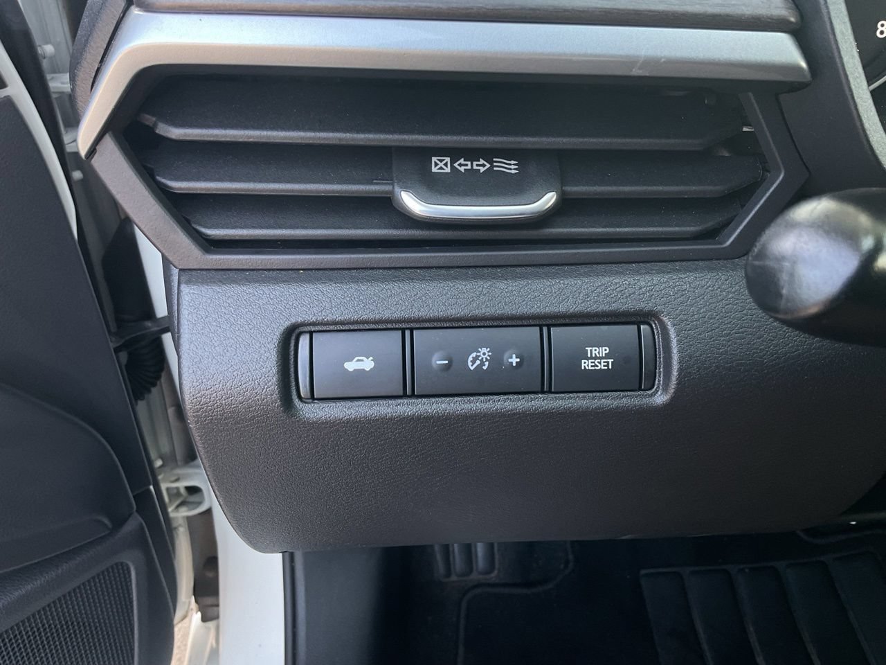 Used 2025 Nissan Altima 2.5 SV FWD image 19