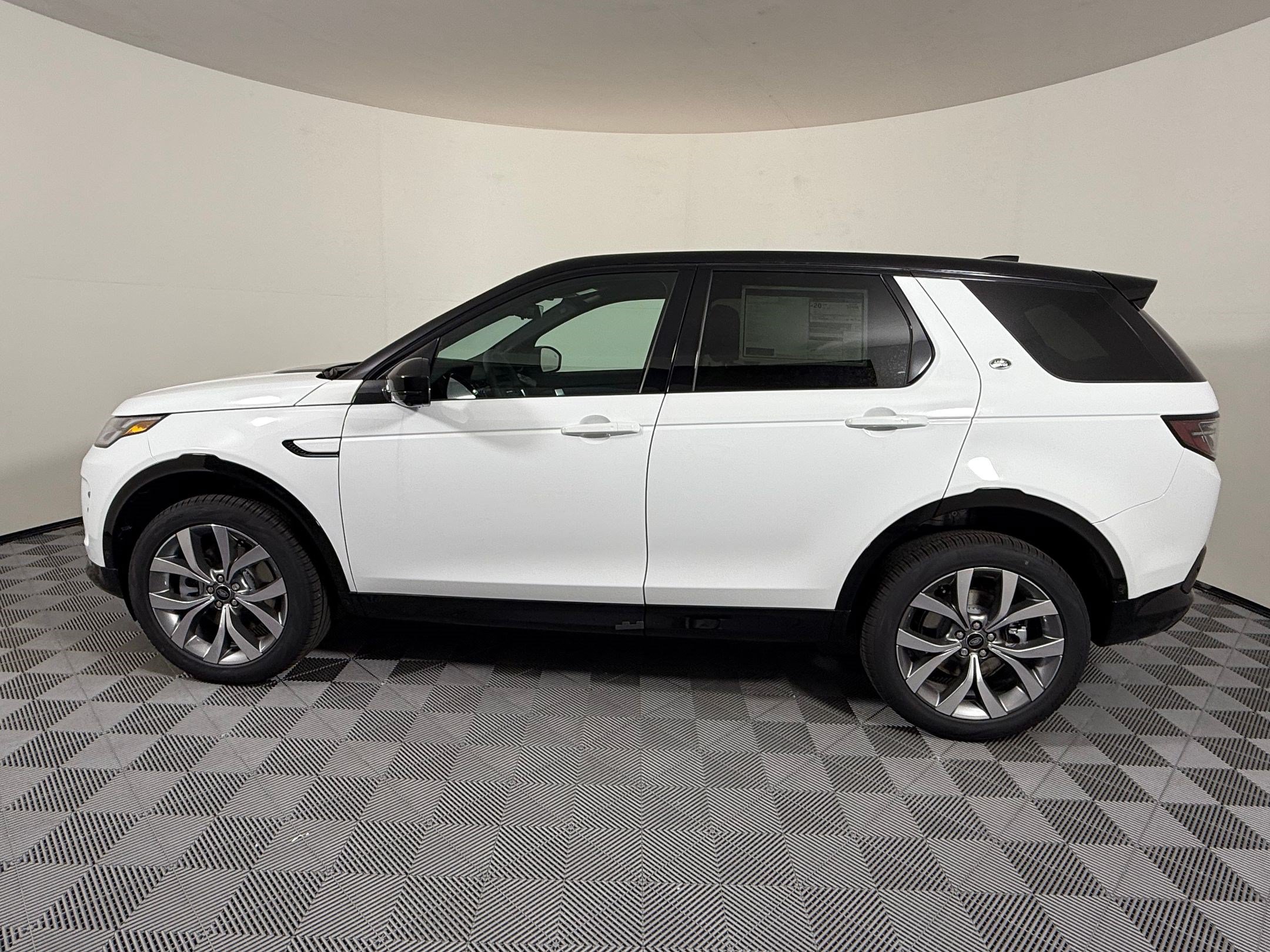 New 2026 Land Rover Discovery Sport Landmark AWD/4WD image 2