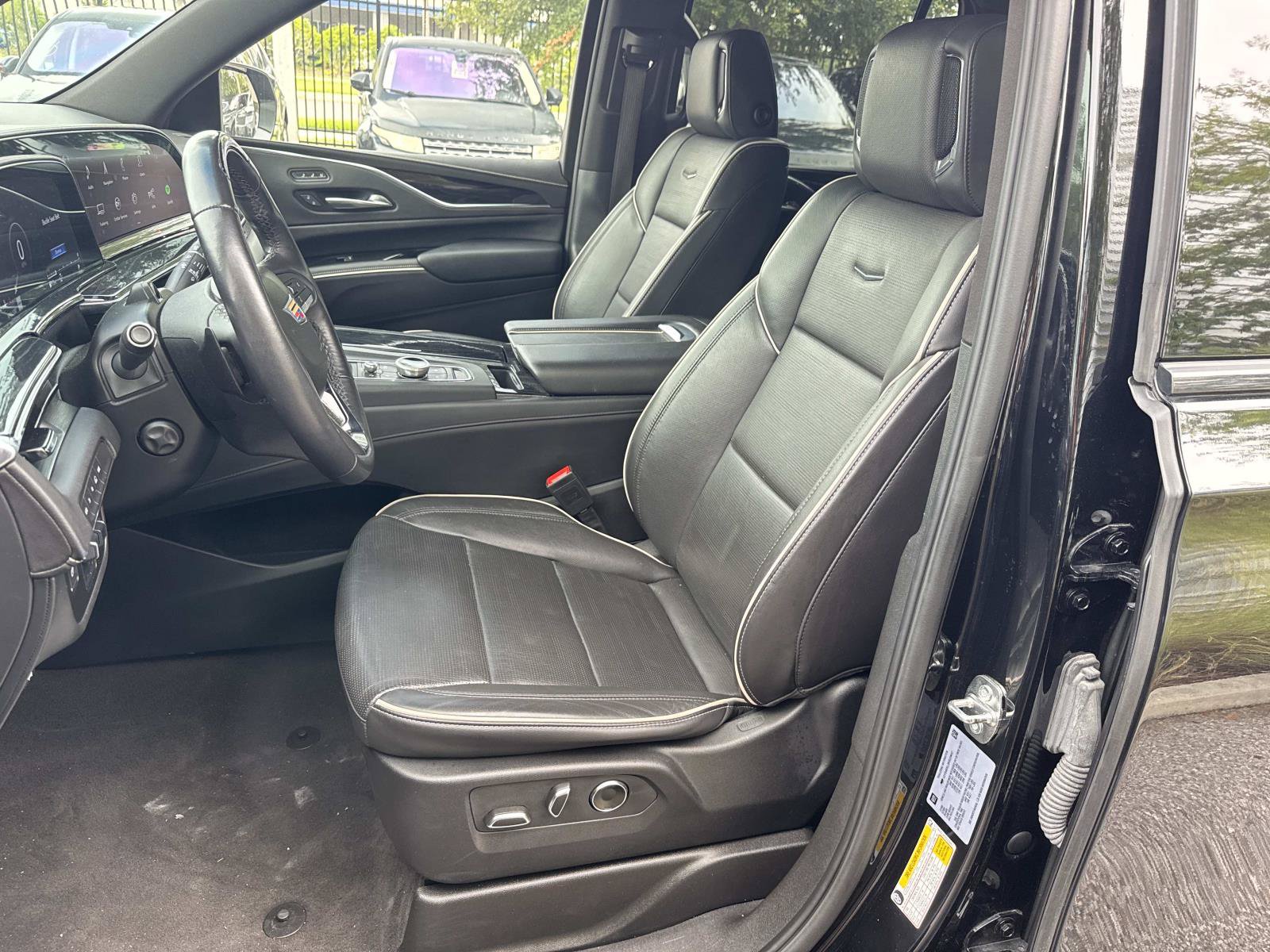 Used 2024 Cadillac Escalade Sport AWD/4WD image 23