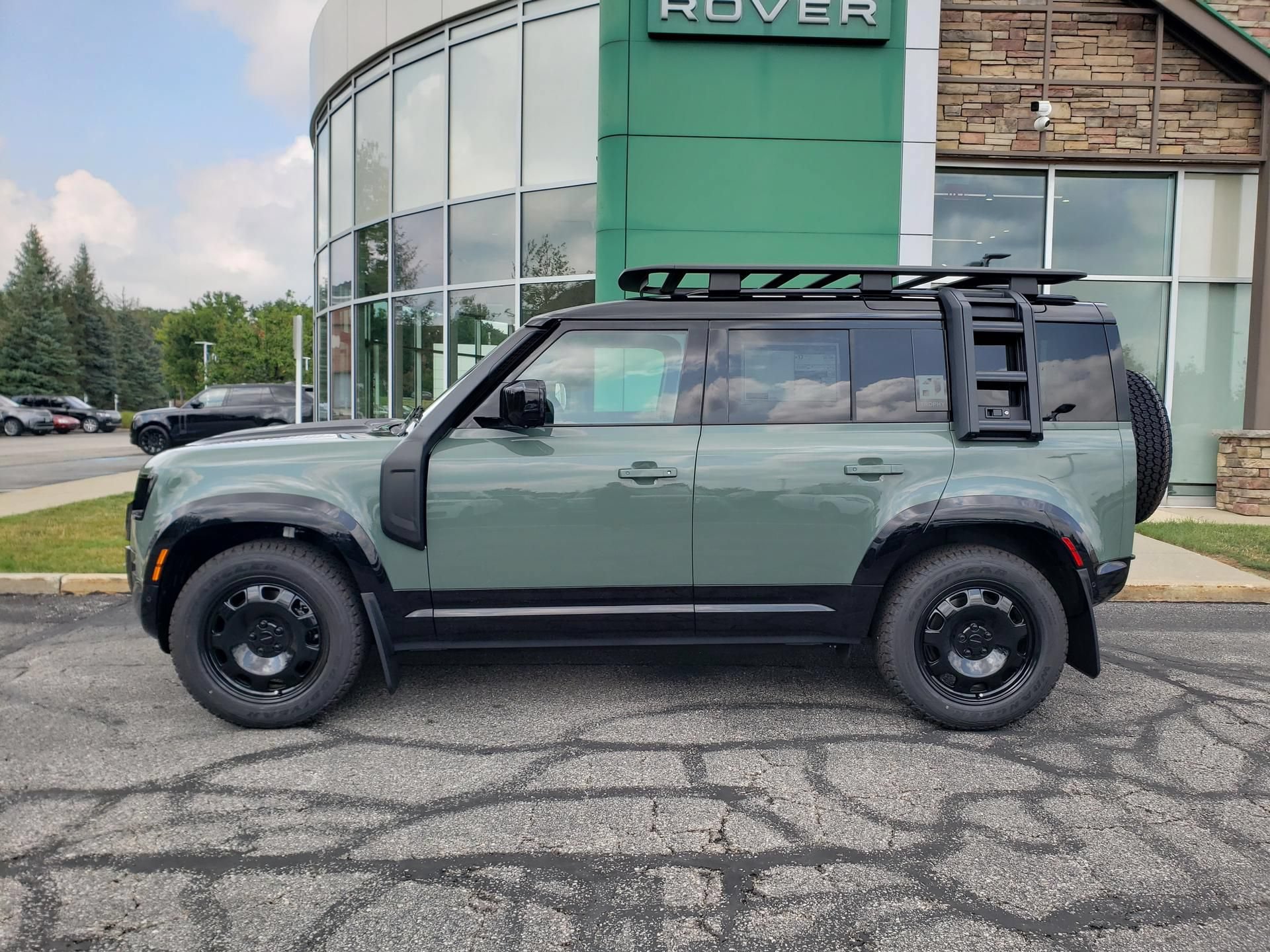 New 2026 Land Rover Defender 110 AWD/4WD image 8