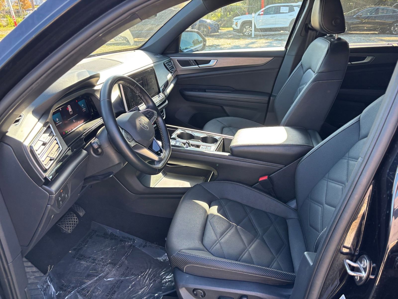 Used 2025 Volkswagen Atlas Cross Sport SE image 28